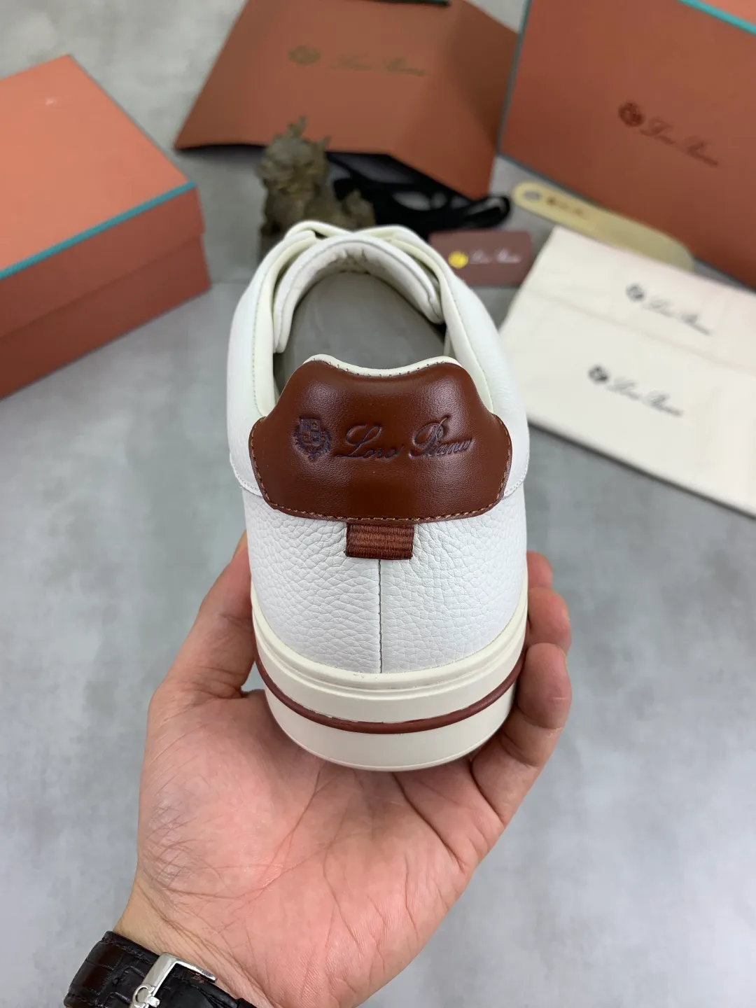 Men's men's shoes 💰P560 New style 💰High quality The latest casual shoes Loro Piana 💯Top grade💯Buy the original copy💯 Founded the existing Loro Piana company on April 24, 1924. It is now the sixth generation of family business, providing top quality products to customers who are discerning in taste and quality. Imported original fly woven fabric with cowhide fabric, plain calfskin lining. Hand-sewn thread with cowhide feet. Original packaging. Number of yards: 38-44 (customized for 45 and 46). 2️⃣ colors available.